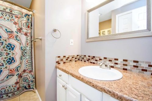 75 Glenmore St, Springfield MA 01129-1067 exterior