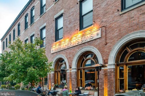 922 4 St, Philadelphia PA 19147-4104 exterior