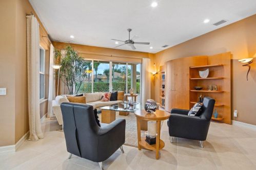 6737 Watertown Dr, Boynton Beach FL 33437-3938 exterior