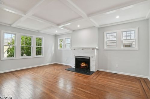 24 Westminster Ter, Town Center NJ 07052-2735 exterior