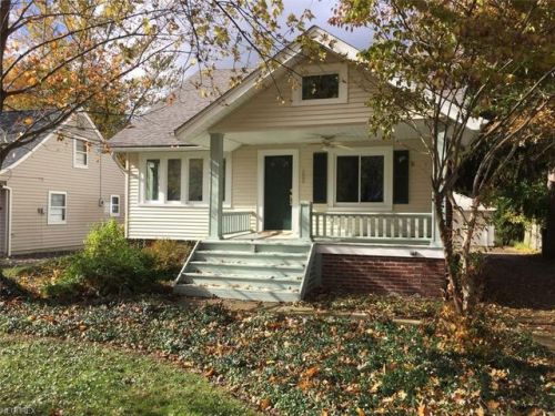 1684 Edgefield Rd, Cleveland OH  44124-2853 exterior