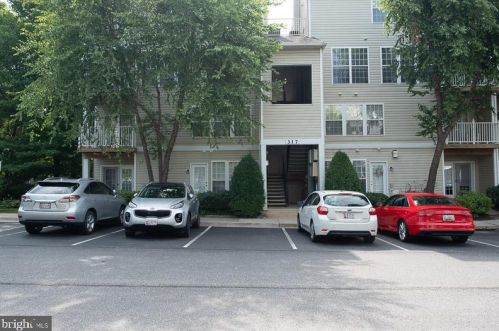 317 Fallsgrove Dr, Rockville, MD 20850-4788