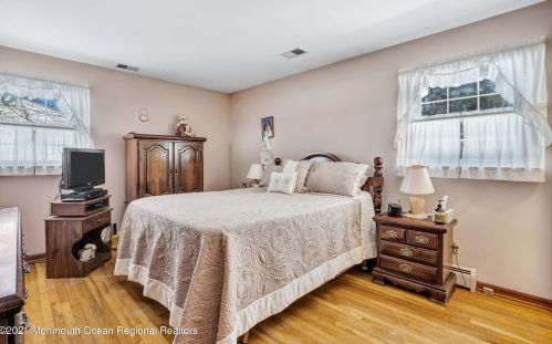 130 Floyd St, Edison NJ 08820-2101 exterior