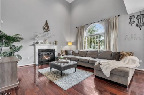 26 Francis Dr, Bridgewater NJ  08807-5714 exterior