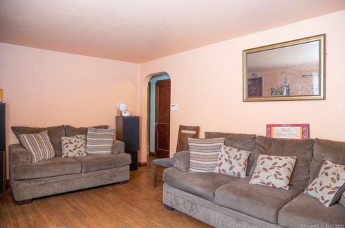 32 Phillips St, Norwalk CT 06854-1220 exterior