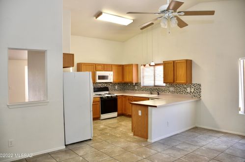 9789 Paseo Del Tornasol, Tucson AZ 85747-5015 exterior