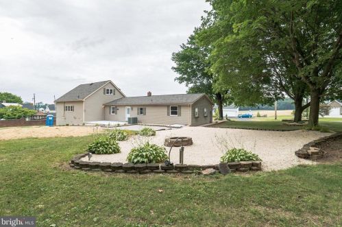 345 Pine Grove Rd, Hanover PA  17331-7702 exterior