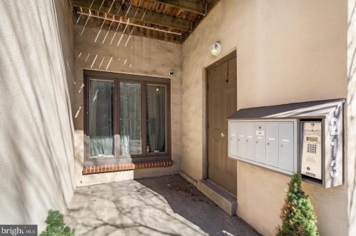 213 Christian St, Philadelphia PA  19147-4216 exterior