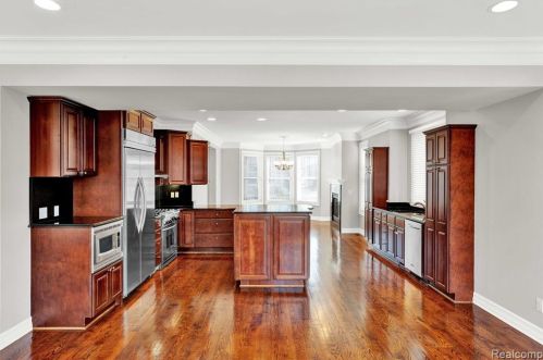 855 Bennaville Ave, Bham MI  48009-3668 exterior