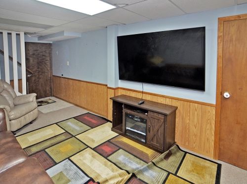 1518 Greendale Dr, Pittsburgh PA 15239-1144 exterior