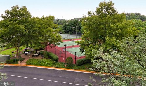 2151 Jamieson Ave, Alexandria VA 22314-5705 exterior