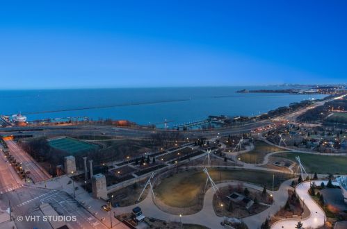 340 Randolph St, Chicago IL  60601-7618 exterior