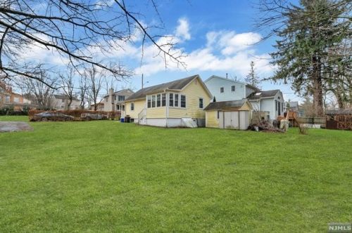 28 Hines Ave, Mahwah NJ  07430-1137 exterior