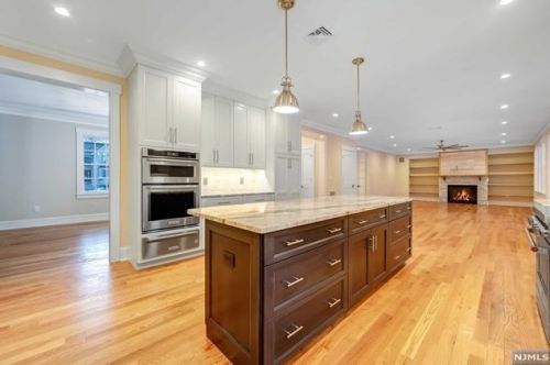 81 Trommel Dr, Mahwah NJ 07430-1533 exterior