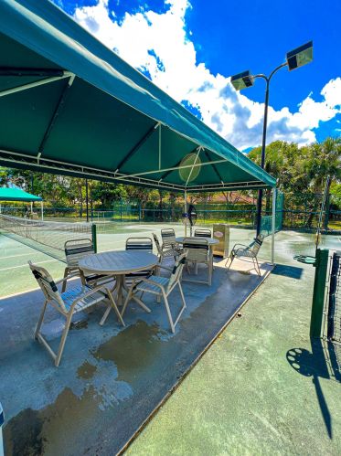 7637 Caprio Dr, Boynton Beach FL 33472-7373 exterior