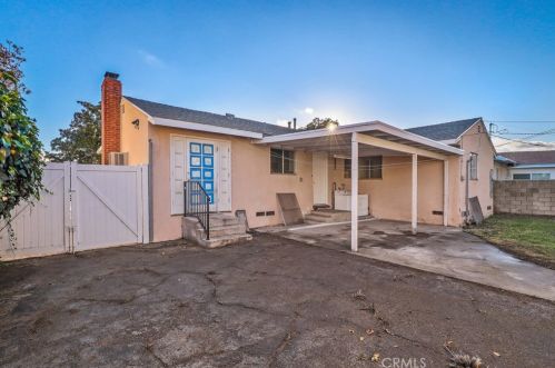 831 Maplewood Ave, Fullerton CA  92832-2625 exterior