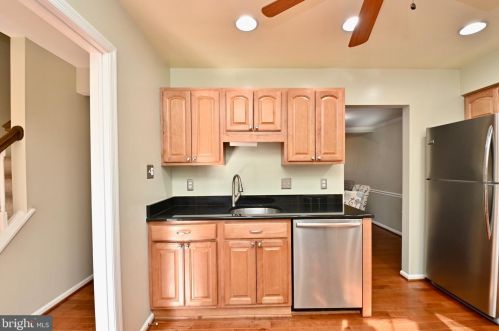 5648 Ridge View Dr, Alexandria VA  22310-1467 exterior