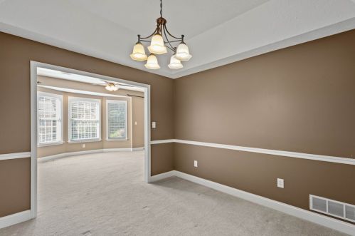 820 Highpointe Cir, Pittsburgh PA 15220-1854 exterior