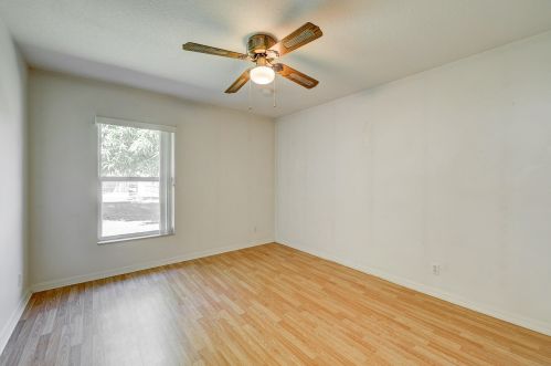 2098 Pruitt St, Fort Pierce FL 34953-5732 exterior