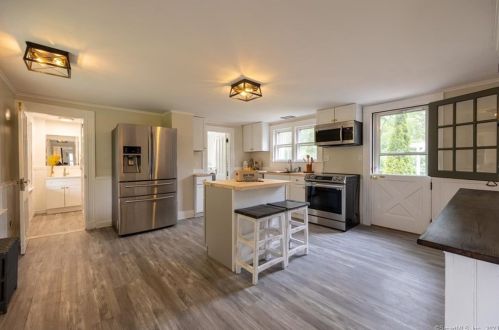 123 Skokorat St, Seymour CT 06483-3838 exterior