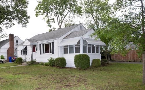 35 Anne St, Springfield, MA 01104-2236