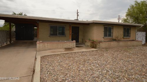 7934 Beverly St, Tucson, AZ 85710-5804