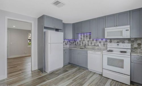 549 94 Ave, Naples FL 34108-2444 exterior