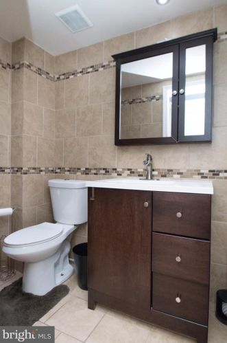 1144 4 St, Philadelphia PA 19133-3208 exterior