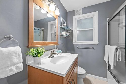 7384 Sharp Ave, Saint Louis MO 63116-3040 exterior