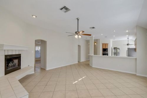 1729 Dapplegrey Ln, Austin TX 78727-4545 exterior