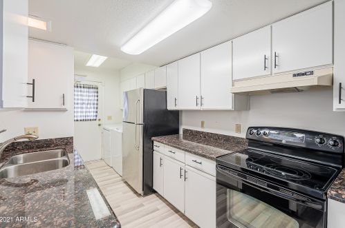 1164 Cheryl Dr, Phoenix AZ 85028-4412 exterior