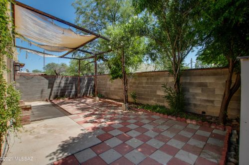 130 Pastime Rd, Tucson, AZ 85705-3302
