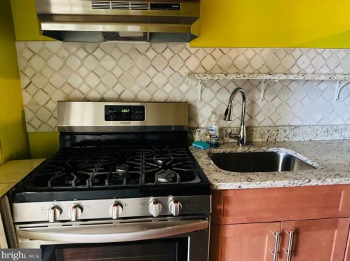 1250 Holbrook Ter, Washington DC 20002-2704 exterior