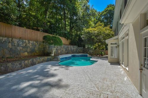 1685 Brandon Hall Dr, Atlanta GA 30350-3704 exterior