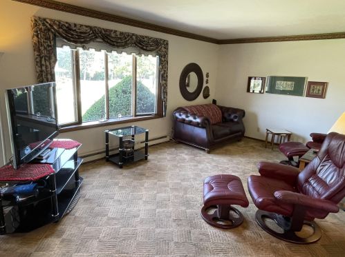 5178 King Arthurs Ct, Milwaukee, WI 53221-3132