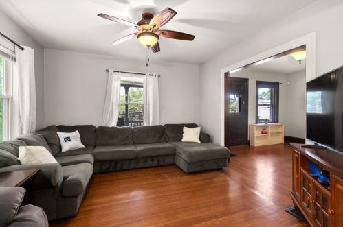 2054 Beacon St, Newton MA 02468-1445 exterior