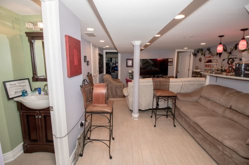 5624 Melvina Ave, Chicago IL 60646-1123 exterior