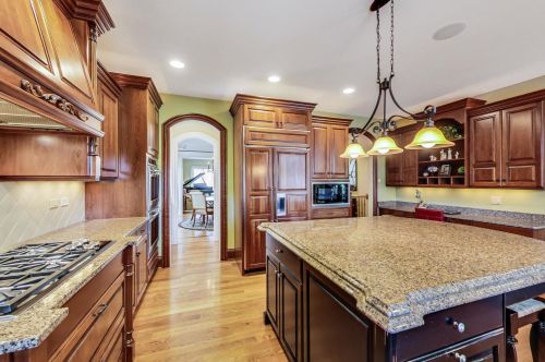 329 Kenmore Ave, Elmhurst IL 60126-3517 exterior