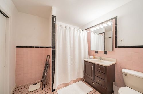 111 Hauxhurst Ave, Union City NJ 07086-6836 exterior