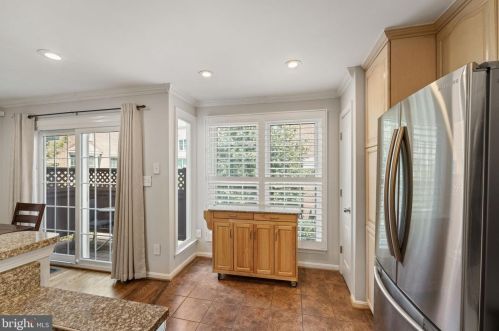 4659 Lambert Dr, Alexandria VA  22311-4942 exterior