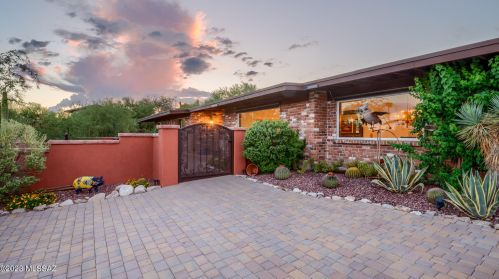 6101 Camino De Santa Valera, Tucson AZ  85718-3722 exterior