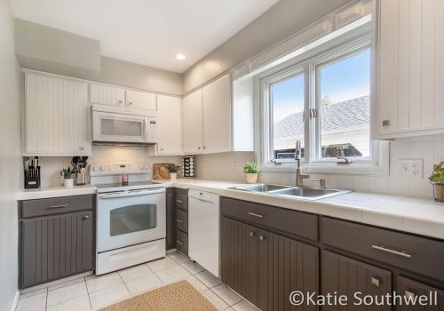 1829 Lonsdale Dr, Grand Rapids MI 49503-3827 exterior