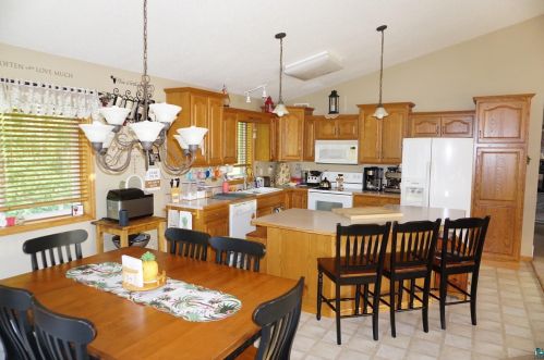 201 Chambersburg Dr, Duluth MN 55811-3201 exterior