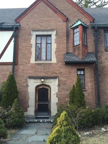 540 Sarah St, Stroudsburg, PA 18360-2119