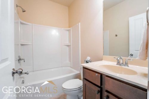 7490 Glisten Ave, Atlanta GA 30328-2865 exterior