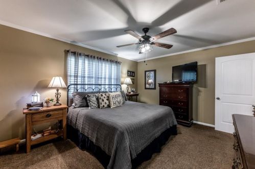 2011 Ave, Huntsville TX 77340-5137 exterior