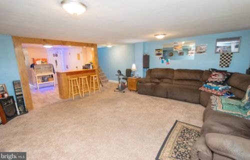 8218 Colfax St, Philadelphia PA 19136-1904 exterior