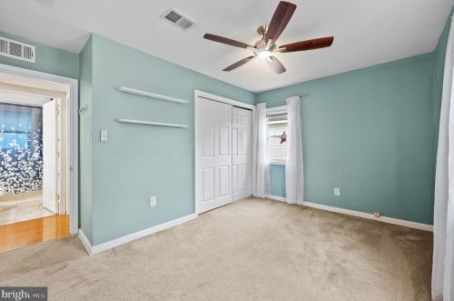 45 Robinson Dr, New Castle DE 19720-1915 exterior