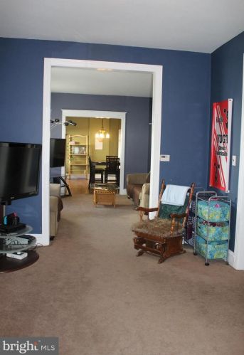 6705 Glenloch St, Philadelphia PA 19135-2224 exterior