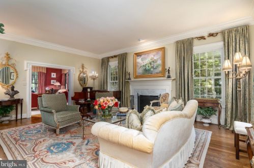 1250 Daleview Dr, Mc Lean VA 22102-1538 exterior